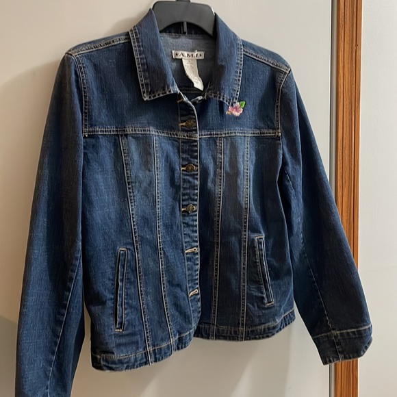 A.M.I. Jean Jacket - Picture 3 of 6